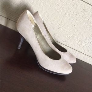 Kelly & Katie heels, well cushioned & EUC! Size7.5